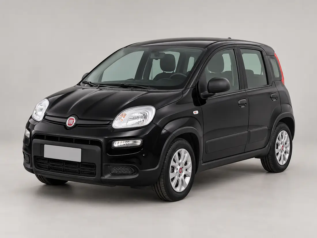 Fiat Panda nera vista di tre quarti